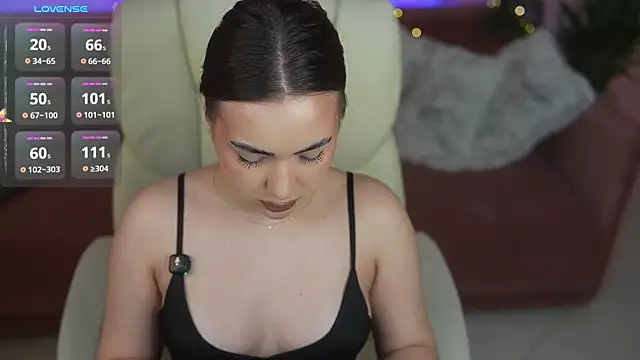 OliviaMoore  online show from May 14, 7:36 am