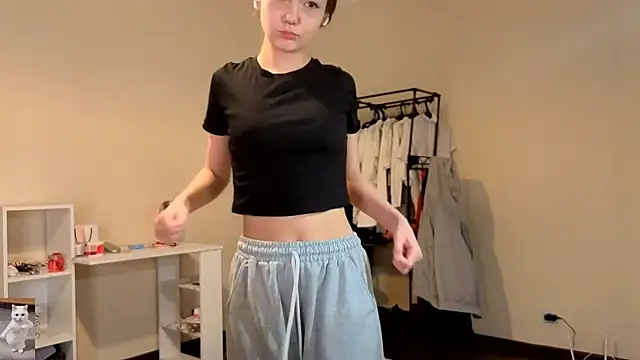 HoneyComfy online show from April 1, 2:25 pm