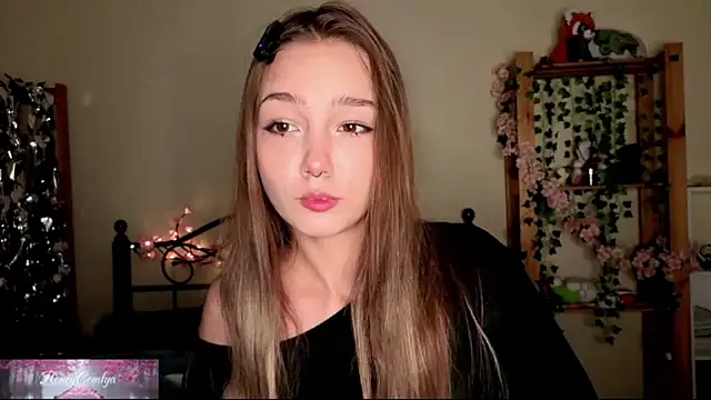 HoneyComfy online show from May 21, 2:48 pm