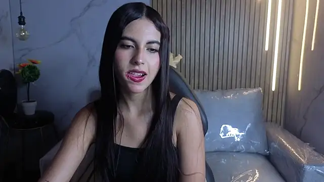 Perla lovely  online show from May 27, 12:24 pm