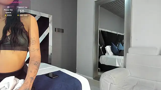 AllanaOrtiz   online show from April 7, 7:27 pm