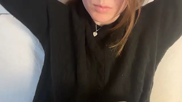 Lucyschickt online show from May 7, 5:38 pm
