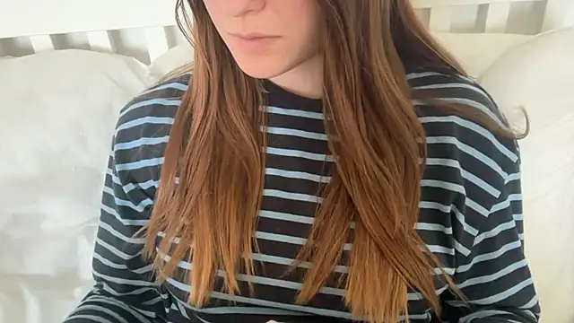 Lucyschickt online show from May 5, 10:40 am