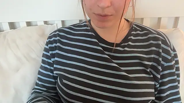 Lucyschickt online show from May 6, 1:04 pm