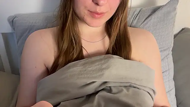 Lucyschickt online show from May 17, 6:29 pm