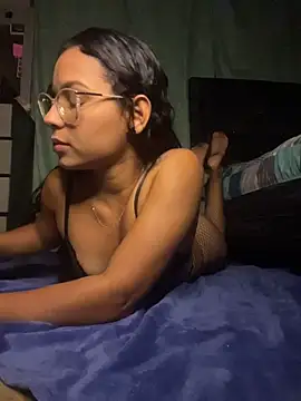 paulagomezz online show from March 29, 1:48 am