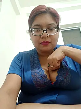 Elie Hallway online show from February 8, 7:06 pm