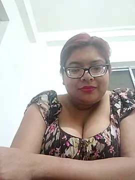 Elie Hallway online show from February 4, 6:55 pm