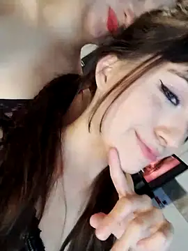 dieciochoyundia online show from April 11, 1:44 am