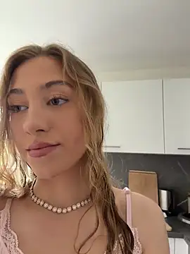 romyxxs online show from May 14, 10:32 am
