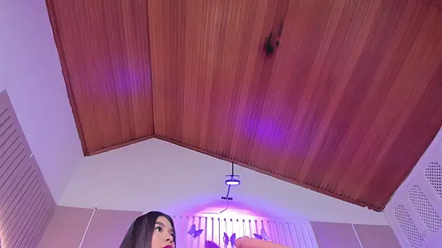  Kailythompson online show from May 7, 7:39 pm