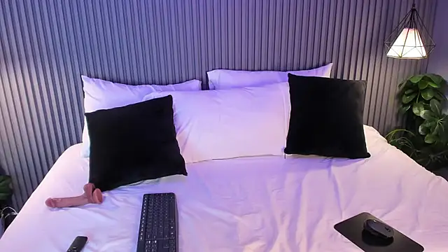 Yalezka  online show from April 9, 4:48 am