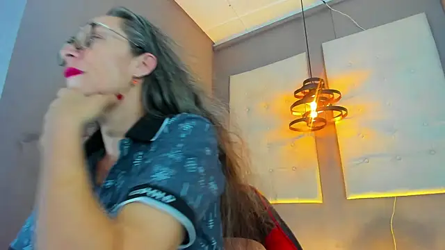 laurasofia45 online show from February 9, 12:46 am