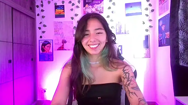 IvyStone  online show from April 13, 6:30 pm