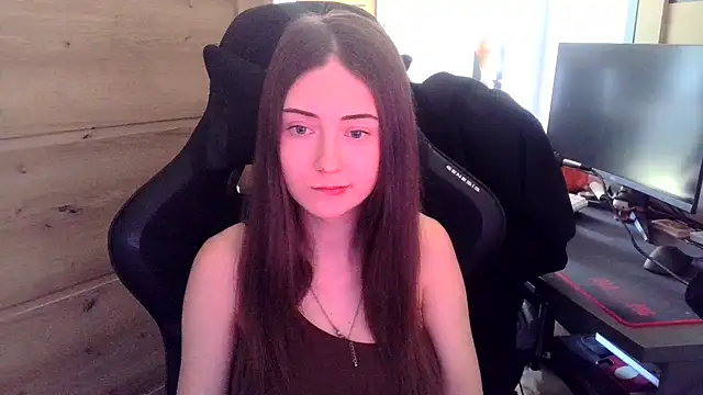 karlaluuvv online show from April 1, 11:44 am