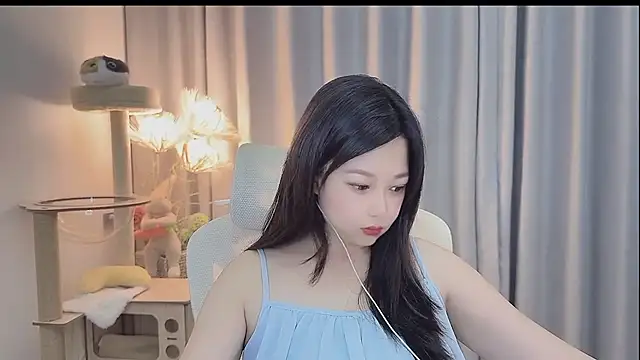 Yumi yuni online show from May 21, 10:30 pm