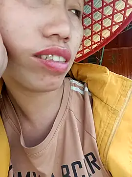 hot-luna- online show from May 4, 8:29 am