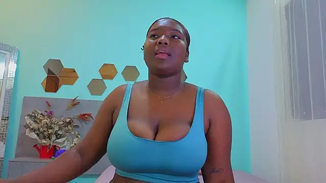 DanielaGil7 online show from March 15, 12:40 pm