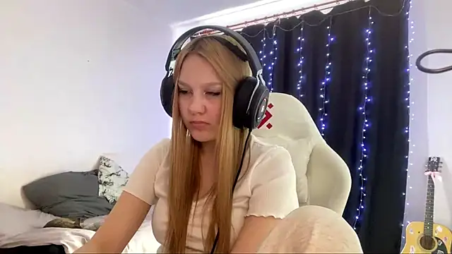 axin burnell online show from February 26, 5:39 am