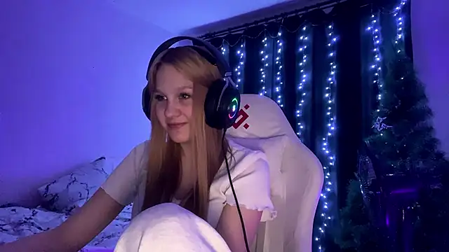 axin burnell online show from February 14, 7:05 pm