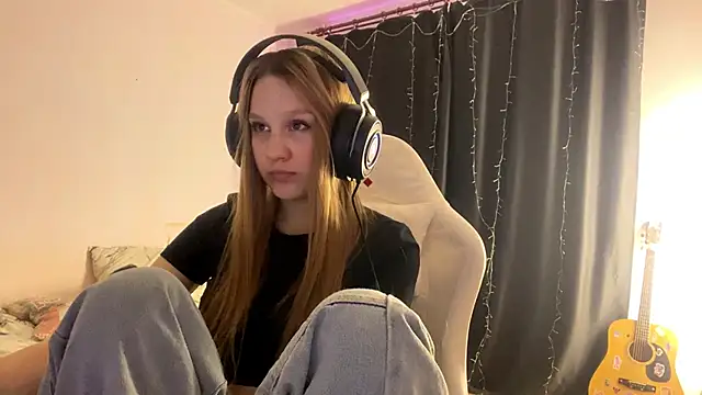 axin burnell online show from April 30, 8:57 pm