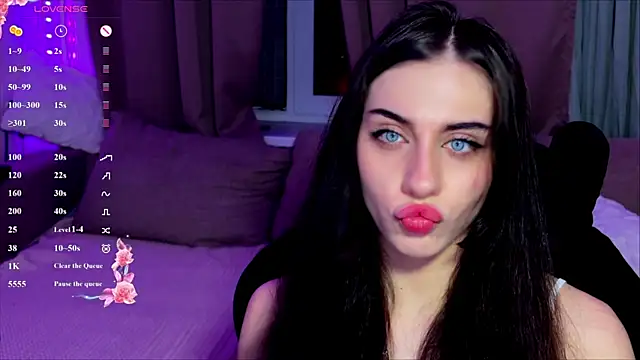 lunawho online show from July 8, 8:11 pm