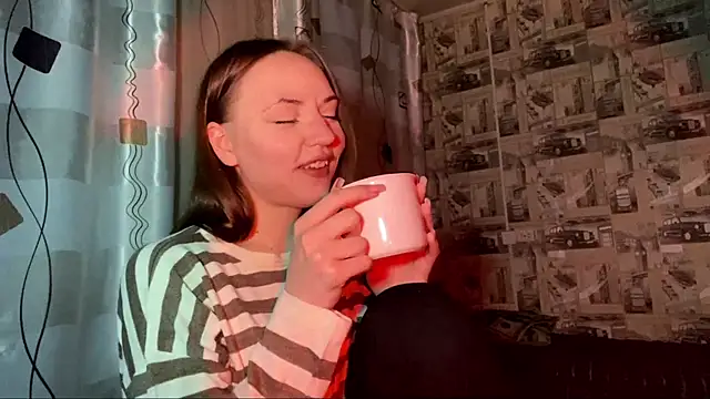 JuliaCurletteye online show from February 14, 10:45 pm