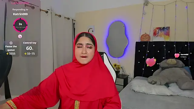 SamiraAwada online show from April 28, 7:18 pm