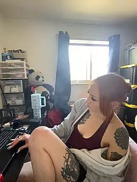 ThornsandHoney online show from May 11, 9:34 pm