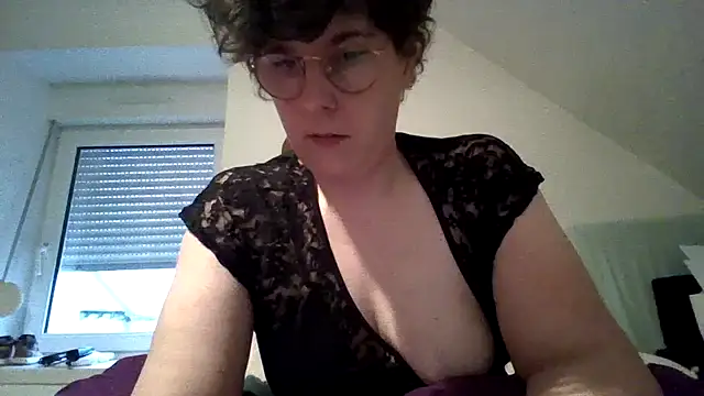 OIseauNoir88 online show from February 10, 8:28 am