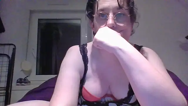 OIseauNoir88 online show from April 3, 7:34 pm