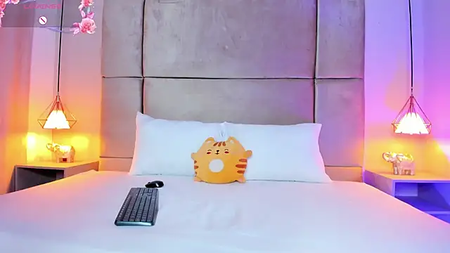 Zafiro11  online show from March 31, 12:16 pm