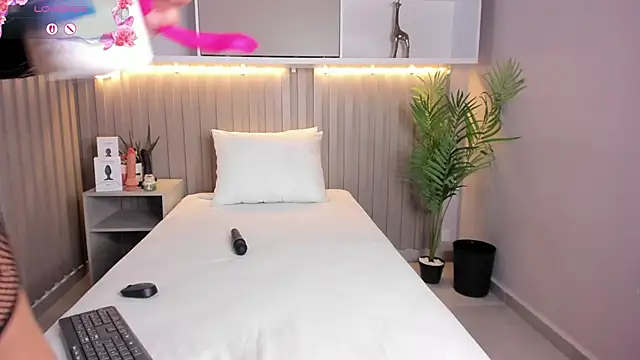 Zafiro11  online show from April 8, 5:53 am