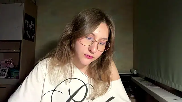Miaaa Moon online show from May 17, 7:13 pm