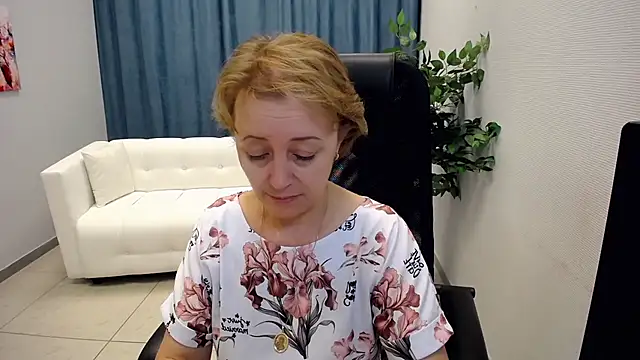 MONA W online show from June 19, 2:09 pm