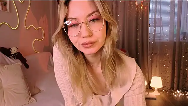 lusciousslily online show from March 2, 2:44 am