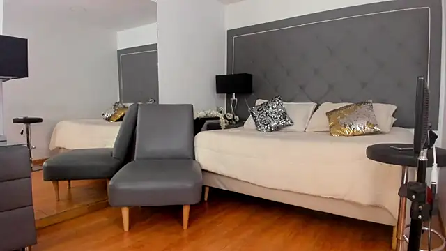 Oliviia williams online show from March 31, 10:37 am