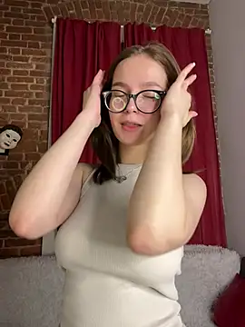 MyKittySayMeow online show from March 17, 9:41 pm