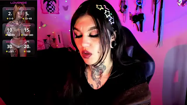 Zoeee 001 online show from March 8, 4:16 am