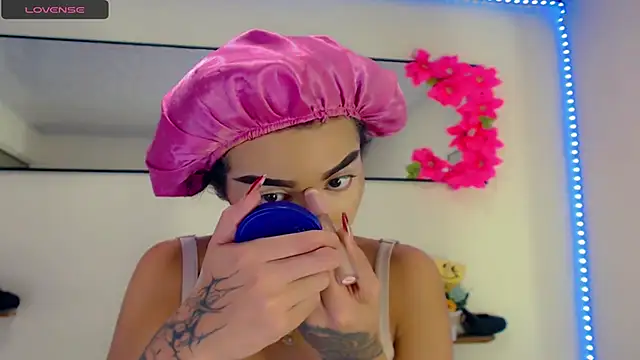 Darianna Atehortua online show from April 5, 9:47 pm