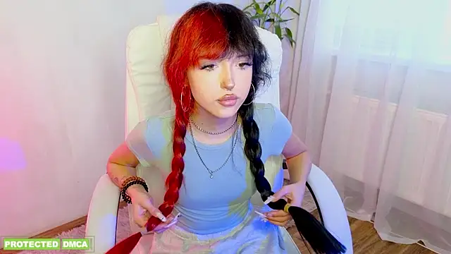   Amiraa online show from February 22, 1:01 pm