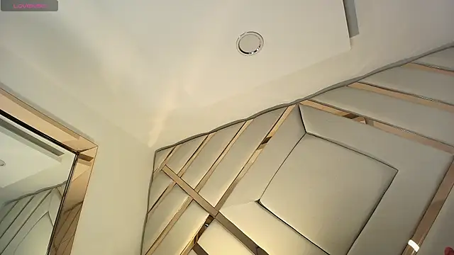 Nia Crawford online show from March 30, 8:47 am