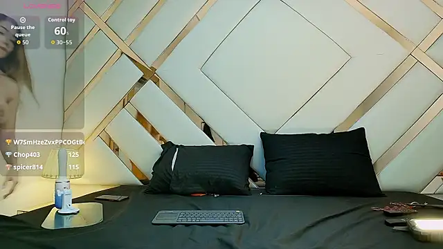 Nia Crawford online show from April 1, 8:59 am