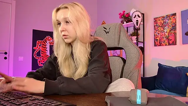 MaoqiBeverly online show from May 15, 8:06 am