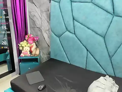  EmilySquirt online show from March 17, 1:59 pm