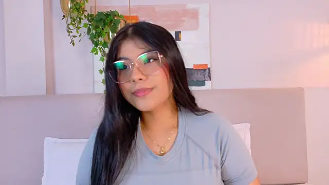 VioletBloomm online show from May 25, 11:31 am