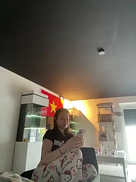 Just-Lilly online show from May 5, 2:42 pm
