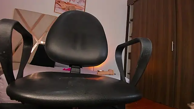 Lucia velez online show from March 28, 8:36 am