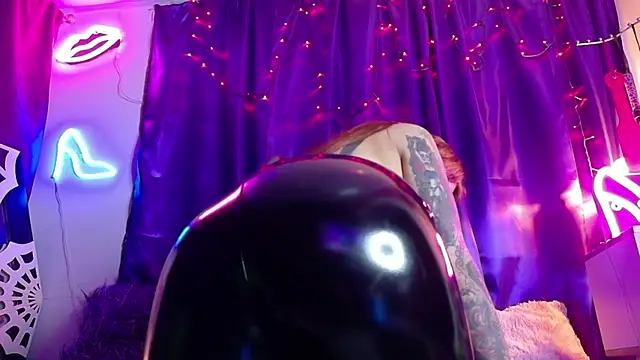 MadLustt online show from May 1, 9:18 pm