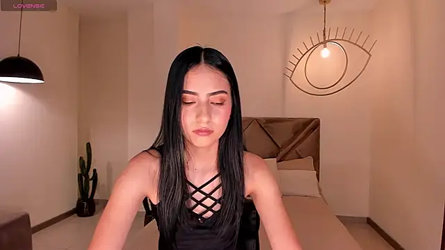LucieMartin online show from May 9, 7:49 pm